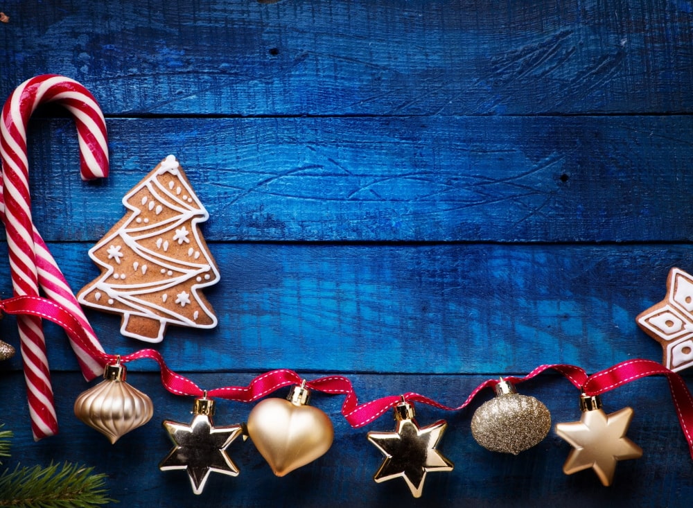 rozhdestvo-shary-elka-gift-happy-ukrasheniia-gingerbread-pri-min-min